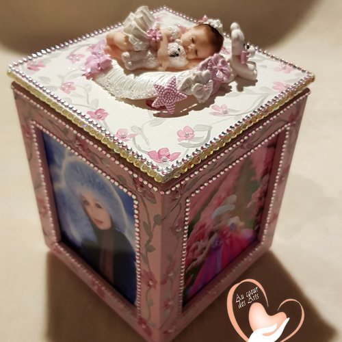 Cadre photo rotatif bébé fille rose et blanc avec son ourson - au cœur des arts.