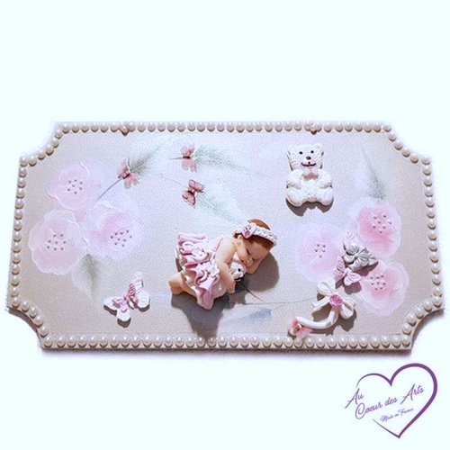 Plaque de porte bébé fille rose et blanc avec son ourson - au cœur des arts.