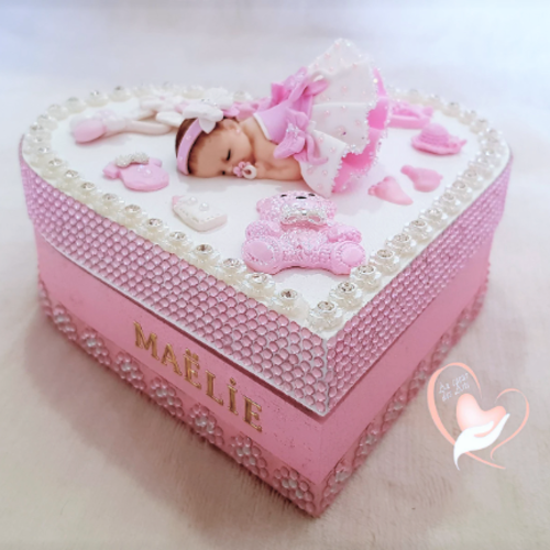 Boite de naissance bébé fille rose et blanc - au cœur de arts.