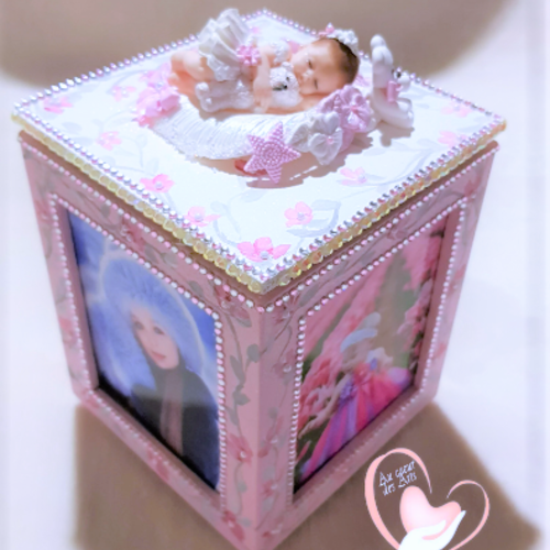 Boite de naissance bébé fille rose et blanc avec son ourson - au cœur des arts.