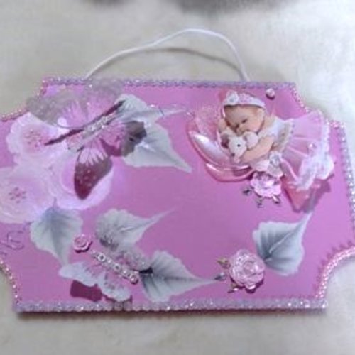 Plaque de porte bébé fille rose et blanc avec son lapin - au cœur des arts.