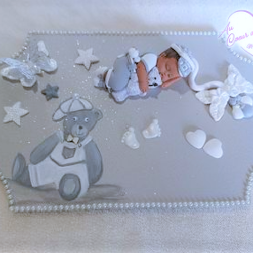 Plaque de porte bébé garçon peau matte gris et blanc avec son ourson - au cœur des arts.