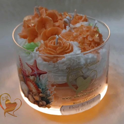 Bougie coupe parfum fleur de tiaré.