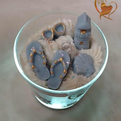 Bougie coupe parfum monoï coco.