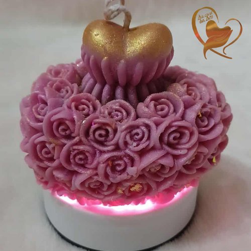 Bougie coupe parfum lilas.