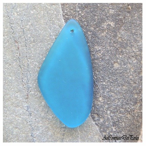 1 pendentif triangle freeform sea glass teal, verre recyclé, 51x27 mm