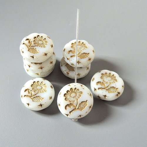 2 perles tchèques blanche, motif fleur, en verre pressé, 18 mm