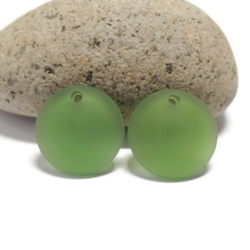 2 pendentifs ronds concaves sea glass, vert, verre recyclé,24 mm