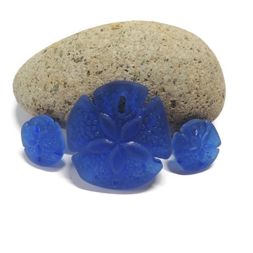 Pendentifs connecteurs sand dollar sea glass, bleu royal, verre recyclé, 21x19 mm et 40x36 mm, pendentif ou parure,