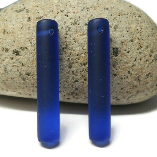 1 pendentif cylindre sea glass, royal blue, verre recyclé, 38x8 mm