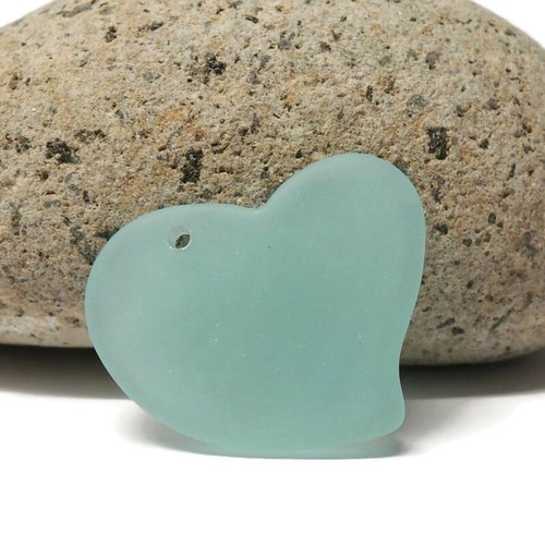 1 pendentif coeur verre recyclé, sea glass, opaque seafoam vert 30x30 mm