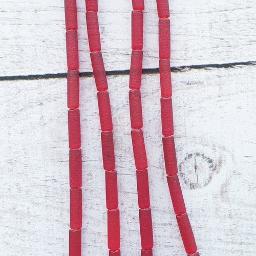 15 perles tubes, verre recyclé, sea glass, rouge, 14x4 mm