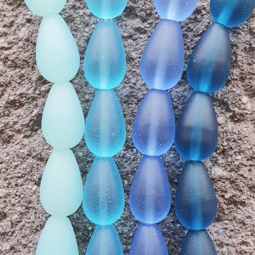 6  poires sea glass, bleu, verre recyclé, 16x10 mm