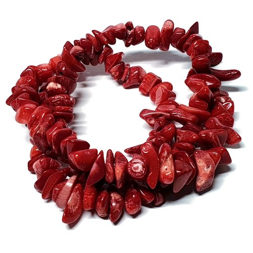 Perles chips bambou de mer, teintées rouge, 4-12 mm, fil de 20 cm