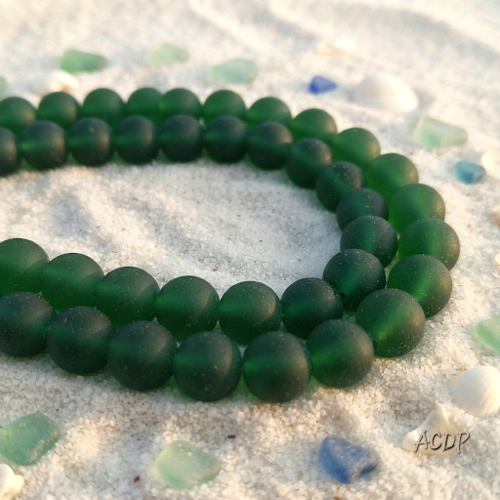21 perles rondes sea glass, vert trèfle, verre recyclé, 10 mm
