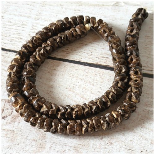 Perles en bois de coco, rondelles sculptées, brun, 8mm, fil de 38 cm