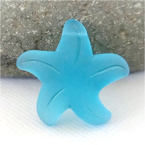 1 pendentif étoile sea glass, verre recyclé, turquoise, 32 mm