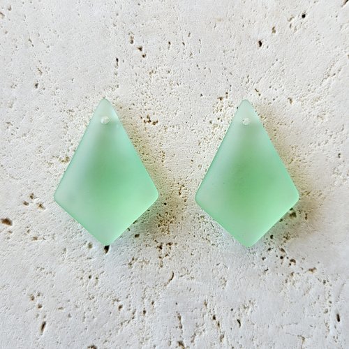 2 pendentifs diamant, verre recyclé, péridot, 28x20 mm