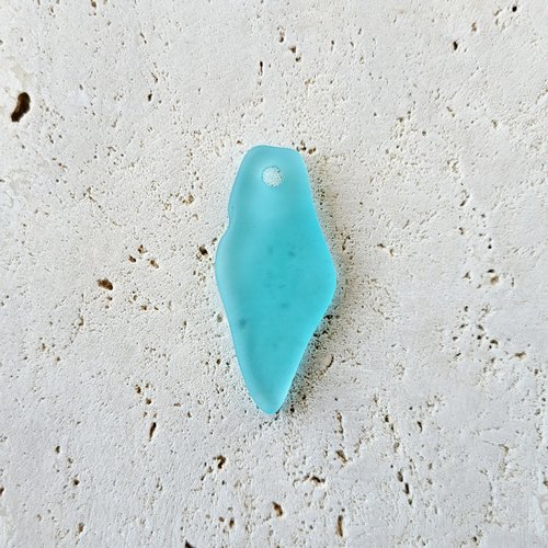 1 pendentif éclat de verre, turquoise, verre recyclé, 39x17 mm