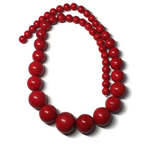 47 perles graduées howlite , rouge, 8mm à 20 mm