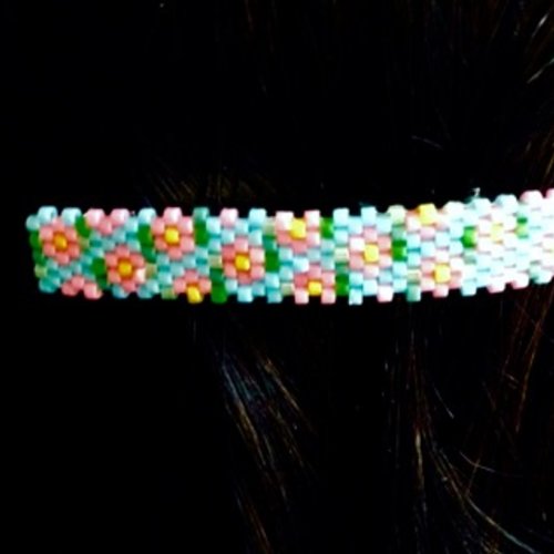 Barrette perles  "petites fleurs de printemps"