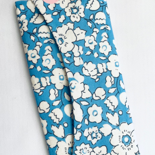 Etui à mouchoirs "fleurs bleu clair et blanc"