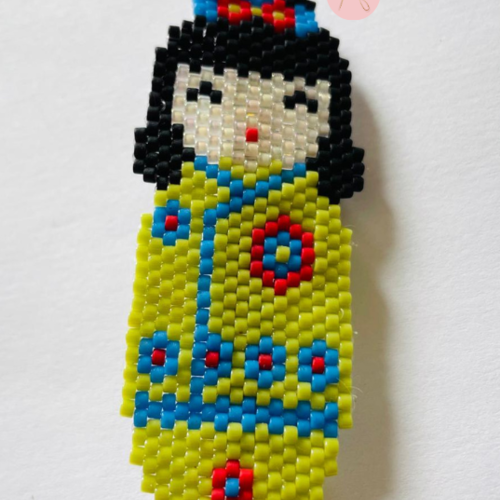 Broche "kokeshi anis"