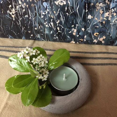 Bougeoir en plâtre gris effet granuleux