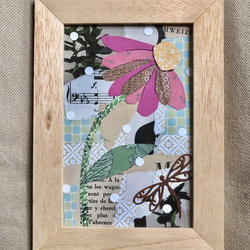 Cadre « fleur et libellule »
