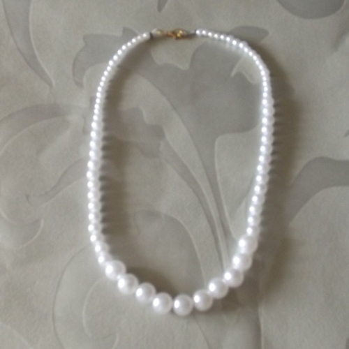 Collier en perles acrylique