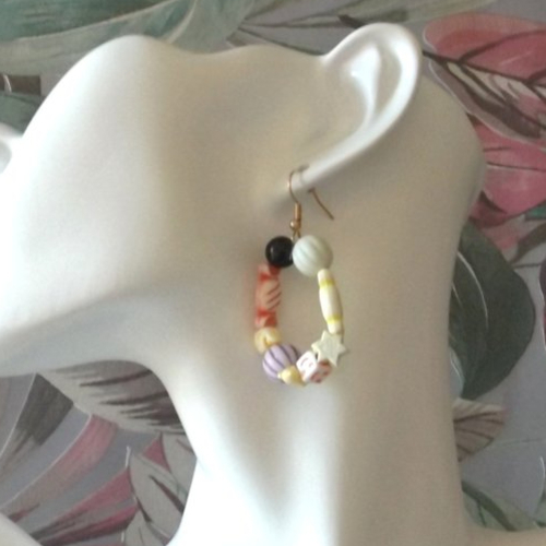 Boucles d'oreilles en perles en résine