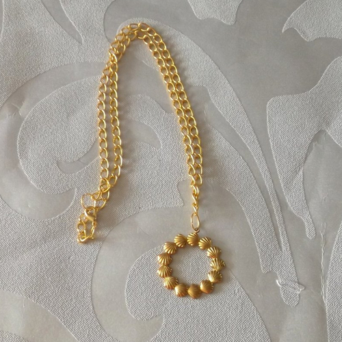 Collier en chaîne et pendentif