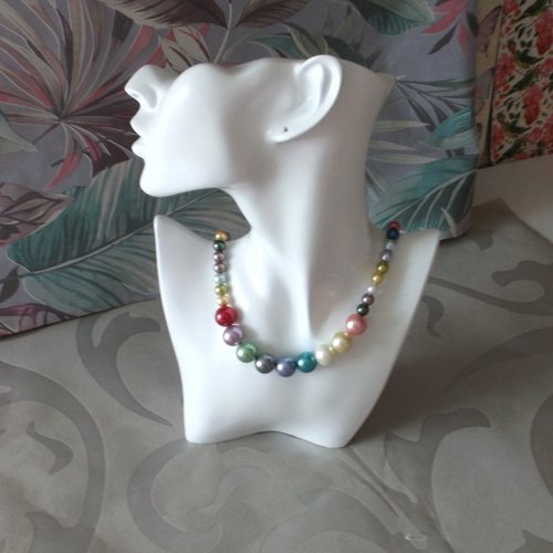 Collier ras de cou en perles en verre
