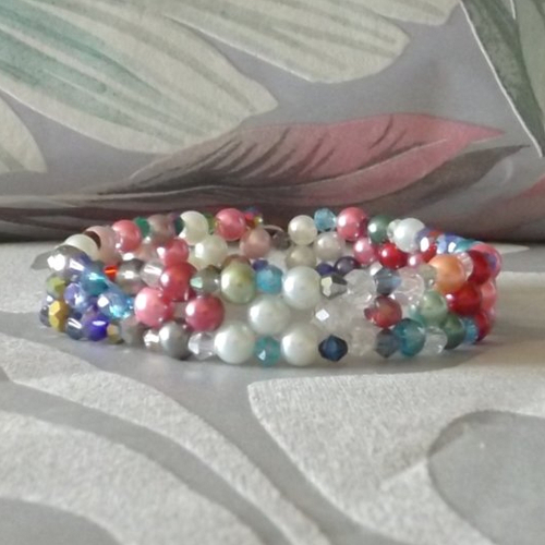 Bracelet en perles rondes et à facettes en verre