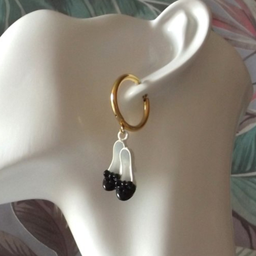 Créoles avec pendentifs en forme de chaussures haute couture