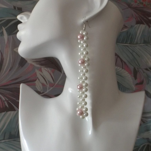 Magnifiques boucles d'oreilles avec de belles perles en verre