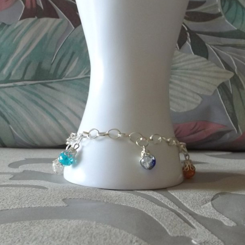 Bracelet en chaîne avec de jolies breloques