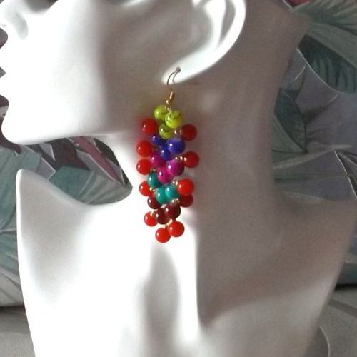 1 paire de boucles d'oreilles magnifiques avec des perles en verre