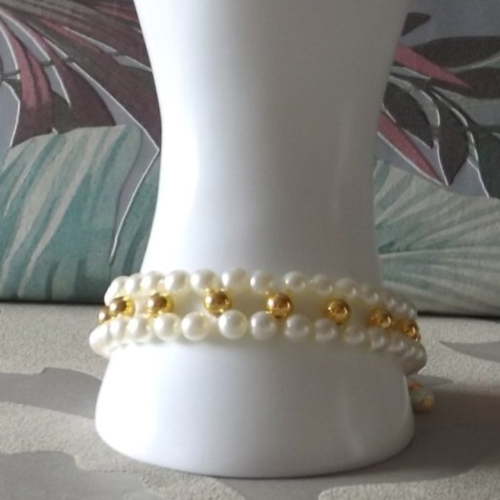 Magnifique bracelet crée avec des perles de verre