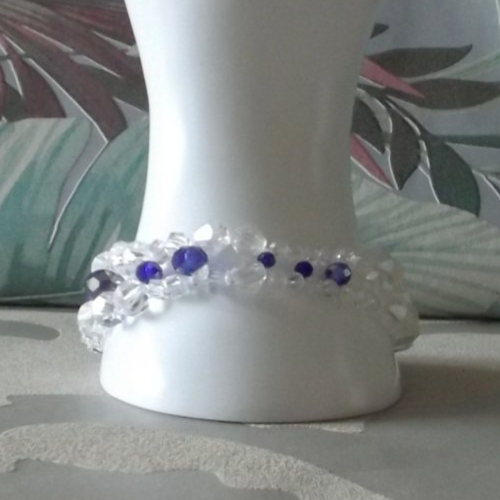 Magnifique bracelet confectionné avec des perles de verre