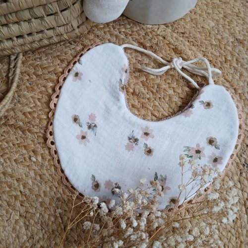 Bavoir dentelle