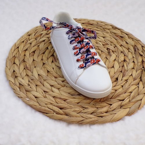 Lacets de chaussures fleuris bleu marine