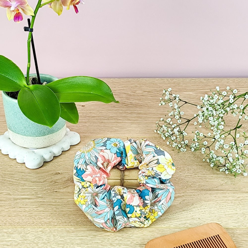 Chouchou cheveux gris fleuri