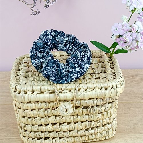Chouchou cheveux en coton fleuri noir et blanc