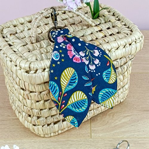 Porte-clé / bijou de sac en tissu "ancolie" bleu marine