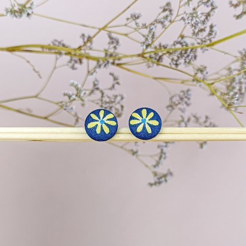 Boucles d'oreilles puces en tissu 15mm