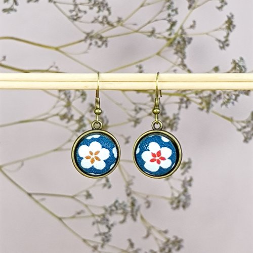 Boucles d'oreilles "bourgeon" en tissu 38mm