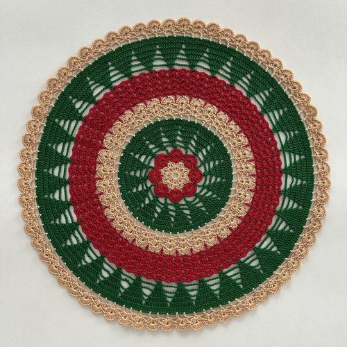 Napperon rond au crochet en dentelle - fait main - esprit de noël