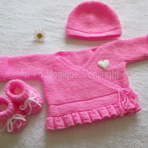 Coffret bébé cache-coeur bonnet et baskets rose tricot fait-main taille 3 mois