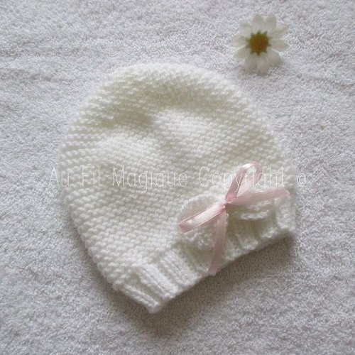 Bonnet tricot bébé fait-main en laine  de couleur blanc 3 mois